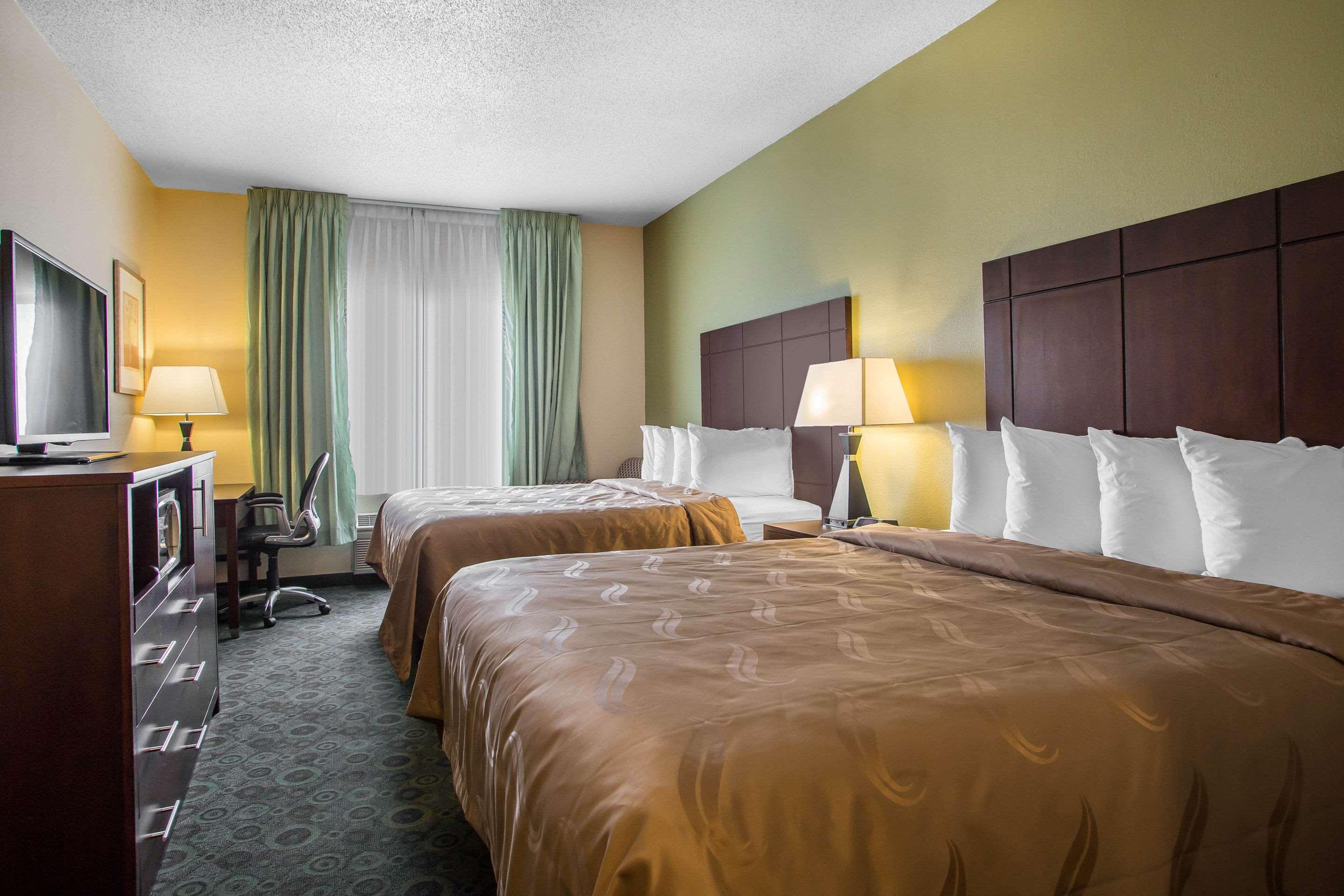 Quality Inn & Suites Bloomington I-55 And I-74 Exterior photo
