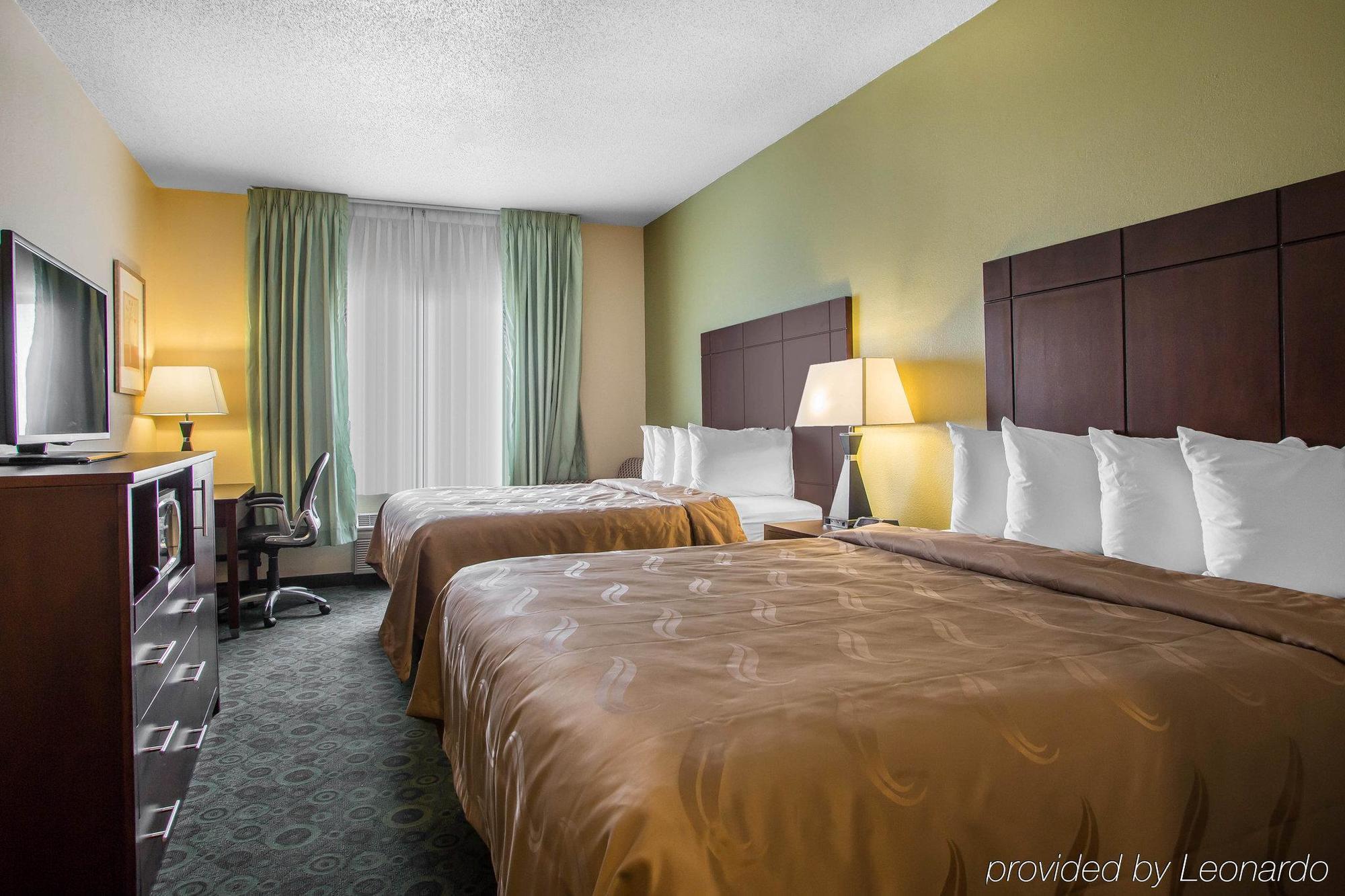 Quality Inn & Suites Bloomington I-55 And I-74 Exterior photo